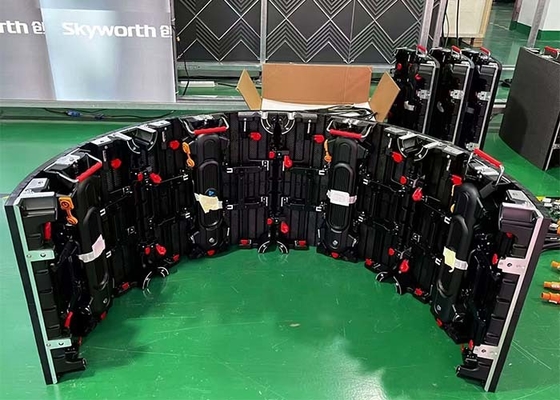 अनुदान कार्यक्रमों के लिए अनुकूलन योग्य घुमावदार 250mmx250mm P2.604 इनडोर एलईडी डिस्प्ले